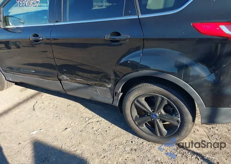 2015 Ford Escape Se z USA, uszkodzony, nr VIN 1FMCU9GX5FUB47193